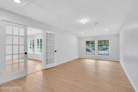 10 Oxford Rd, Jackson, NJ 08527