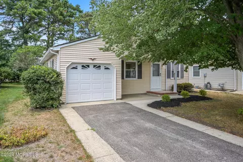 25 Noranda St, Toms River, NJ 08757