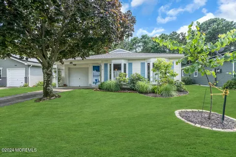 45 Meadowbrook Rd, Brick, NJ 08723