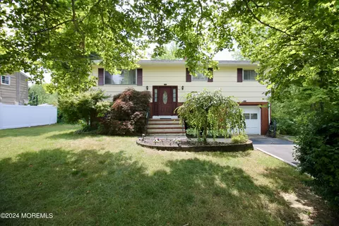 34 Lake Dr, Howell, NJ 07731