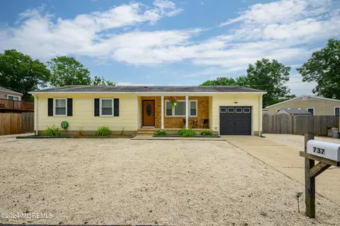737 Eagleswood Pl, Forked River, NJ 08731