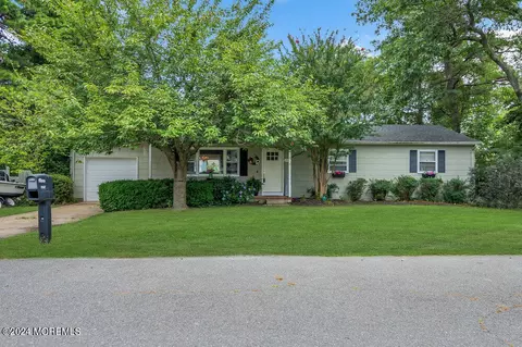 1533 8th Ave, Toms River, NJ 08757