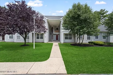 1013 Waters Edge Dr, Toms River, NJ 08753