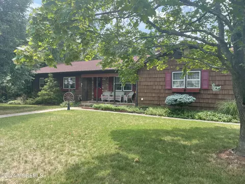 813 Champlain St, Toms River, NJ 08757
