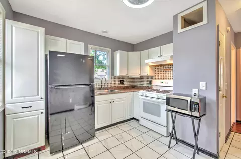 Kitchen - 314 Wainwright St, Forked River, NJ 08731 photo 2 of 3