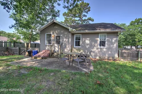 Exterior - 314 Wainwright St, Forked River, NJ 08731 photo 5 of 10