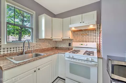 Kitchen - 314 Wainwright St, Forked River, NJ 08731 photo 3 of 3