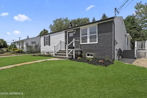 77 Helen Ave, Freehold, NJ 07728