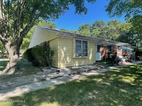 51 Yorktowne Pkwy #B, Manchester, NJ 08759