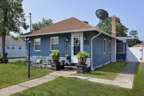 226 Forepeak Ave, Beachwood, NJ 08722