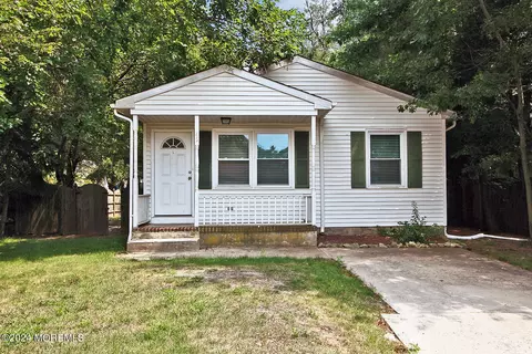 45 Pacific Ocean Dr, Brick, NJ 08723