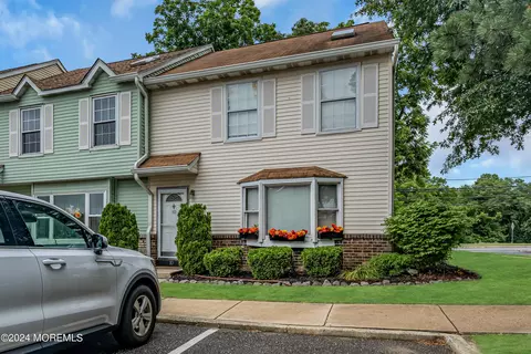 10 Kim Ct, Jackson, NJ 08527