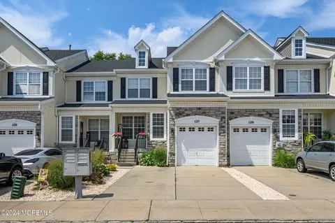 127 Brookfield Dr, Jackson, NJ 08527