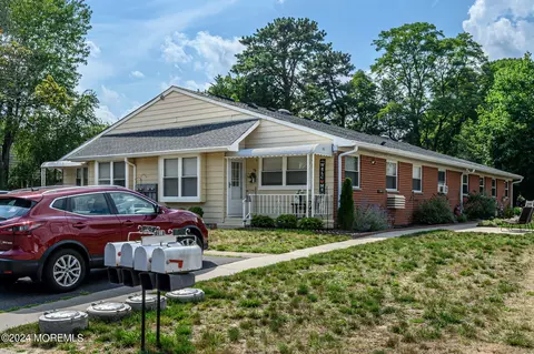 19 Ironsides Dr #C, Manchester, NJ 08759