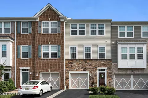 103 Halliard Dr #902, Eatontown, NJ 07724