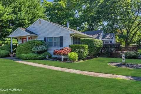 1 Palomino Pl, Tinton Falls, NJ 07701
