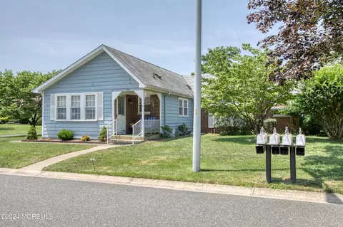 15 Moccasin Dr #A, Whiting, NJ 08759