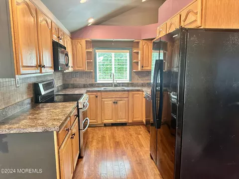 Kitchen - 36 Chestnut St, Waretown, NJ 08758 photo 2 of 4