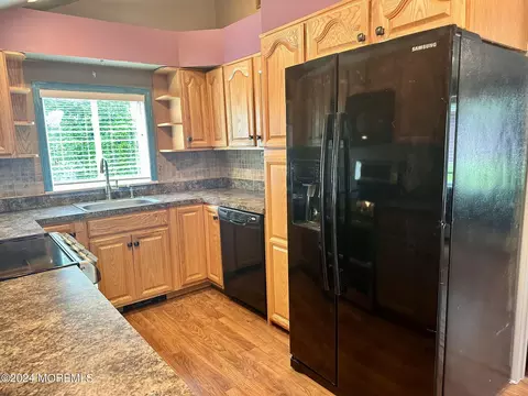 Kitchen - 36 Chestnut St, Waretown, NJ 08758 photo 4 of 4