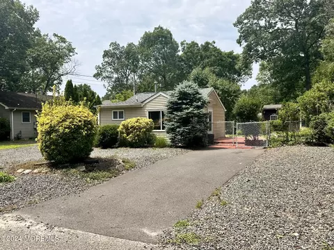 Exterior - 36 Chestnut St, Waretown, NJ 08758 photo 4 of 7