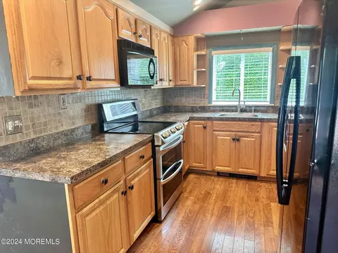 Kitchen - 36 Chestnut St, Waretown, NJ 08758 photo 3 of 4