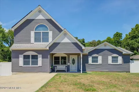 104 Pheasant Dr, Bayville, NJ 08721