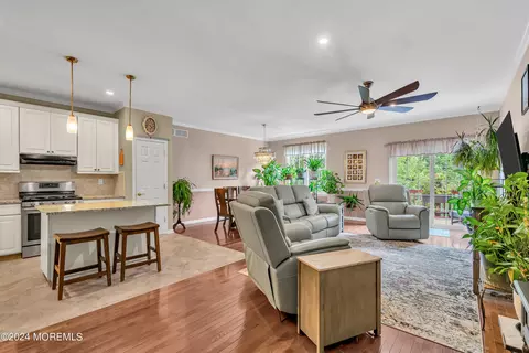 3 Melanie Way #102, Manahawkin, NJ 08050