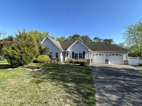 10 Laketree Ct, Manchester, NJ 08759
