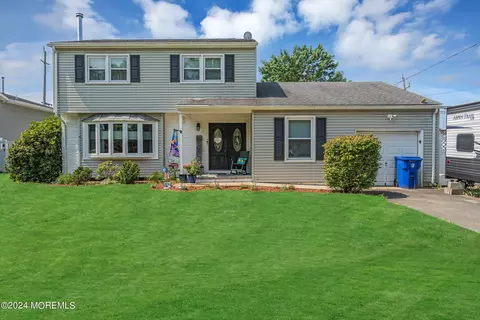 573 River Ter, Toms River, NJ 08755