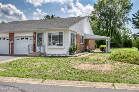 2 Bunker Hill Dr #B, Whiting, NJ 08759