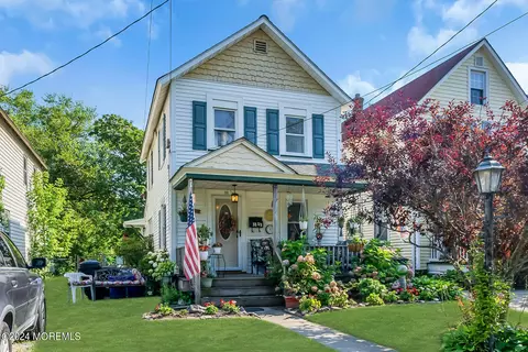 33 12 4th Ave, Neptune City, NJ 07753