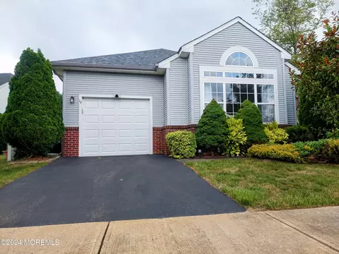 19 Valencia Dr, Manchester, NJ 08759