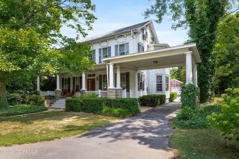 151 Burlington Path Rd, Cream Ridge, NJ 08514