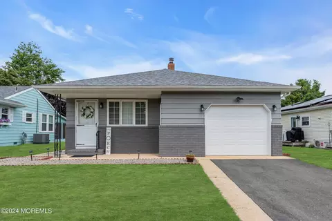 1004 Camino Real Ct, Toms River, NJ 08757