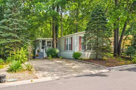 519 Roberts Rd, Toms River, NJ 08755