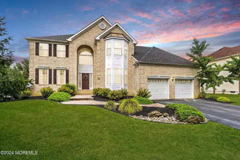8 Chagall Ct, East Windsor, NJ 08520