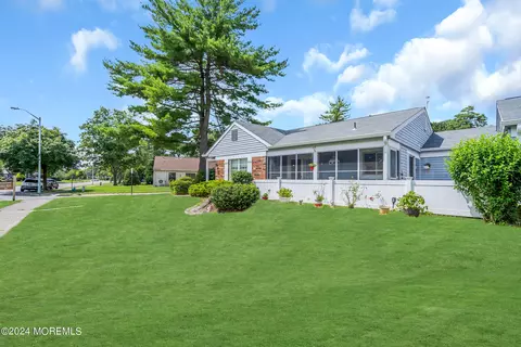 523 Huntington Dr # A, Manchester, NJ 08759