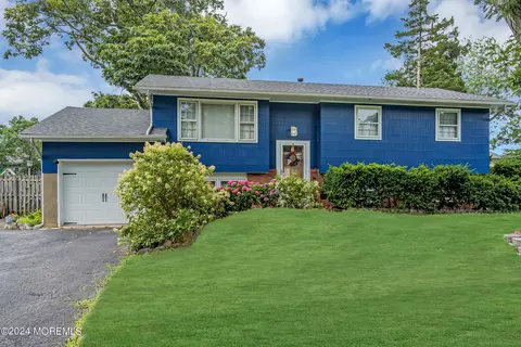 1483 Cedarhurst Dr, Toms River, NJ 08753