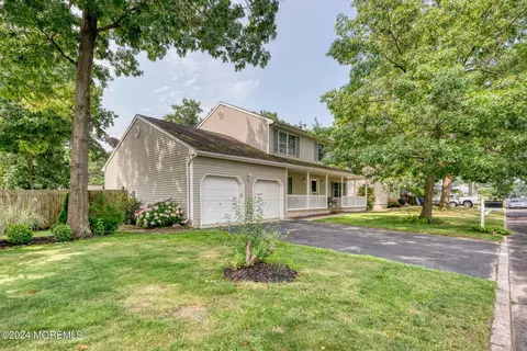 52 Garden Ave, Brick, NJ 08724