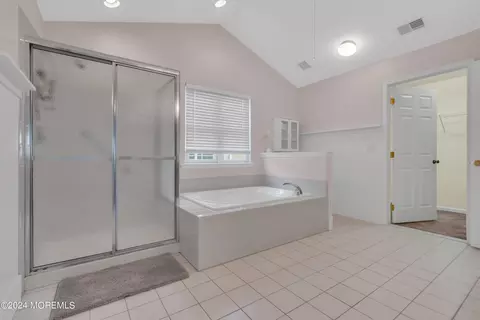 Bath - 16 Spring Lake Blvd, Waretown, NJ 08758 photo 2 of 2