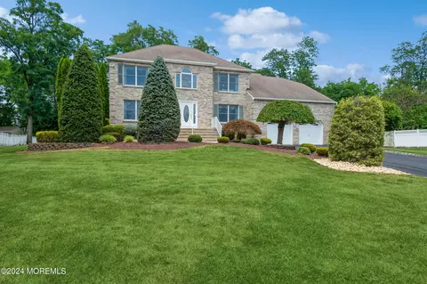 29 Story Ct, Freehold, NJ 07728