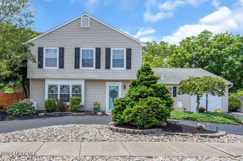 78 Shining Way, Toms River, NJ 08753