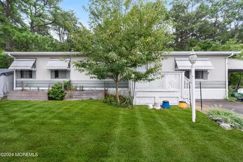 29 Kingfisher Way, Whiting, NJ 08759