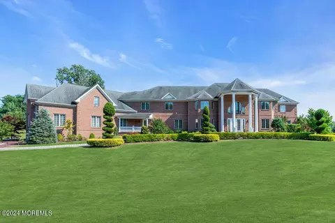 22 Embry Farm Rd, Marlboro, NJ 07746