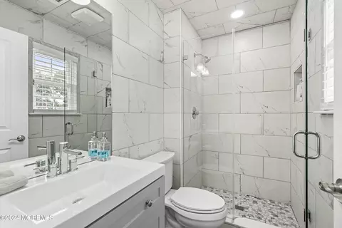 Bath - 11 Brenner Ct, Brick, NJ 08724 photo 1 of 3