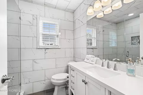 Bath - 11 Brenner Ct, Brick, NJ 08724 photo 2 of 3