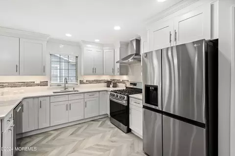 Kitchen - 11 Brenner Ct, Brick, NJ 08724 photo 2 of 5