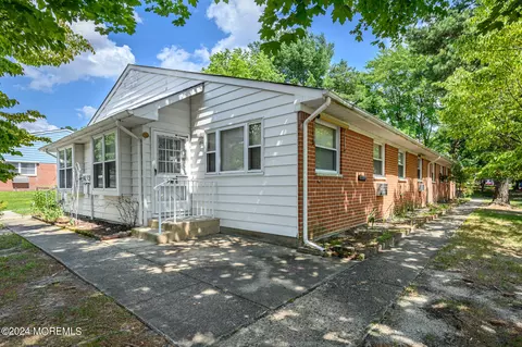 157 Hudson Pkwy #B, Whiting, NJ 08759