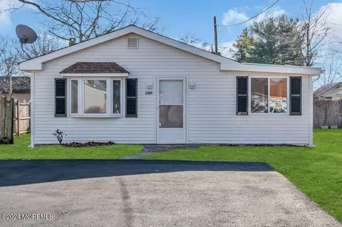 2417 2nd Ave, Toms River, NJ 08753