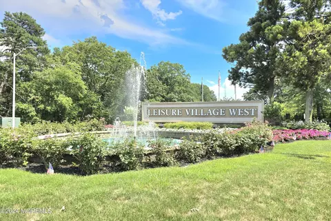 15 Yorkshire Ct #A, Manchester, NJ 08759